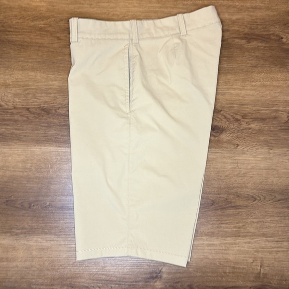 J. Crew Flex Revington Tan Khaki Stretch Flat Front 10.5” Inseam Men’s 30 Shorts - Picture 3 of 7